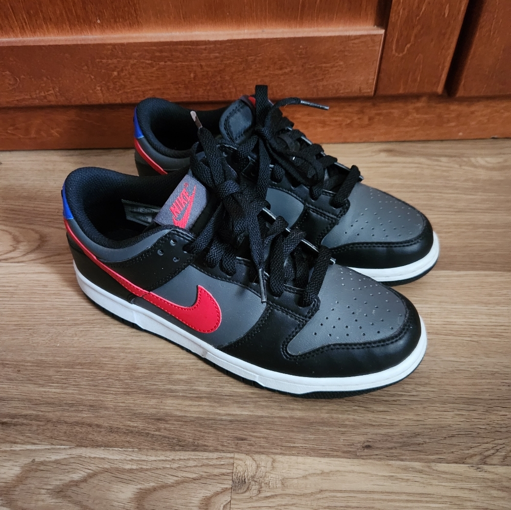 Nike Black and Red Sneakers Youth 6.5 Women 8